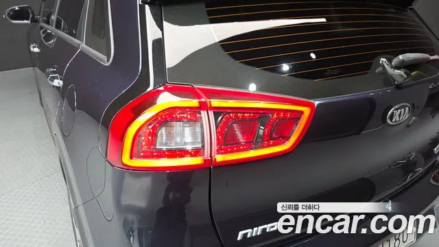 Kia Niro 2017 — фото 9