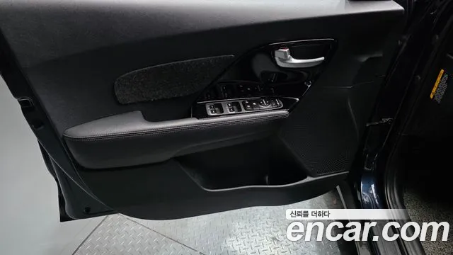Kia Niro 2017 — фото 14
