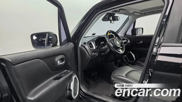 Jeep Renegade 2018 — фото 13