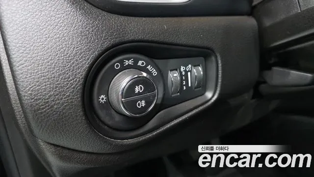 Jeep Renegade 2018 — фото 18