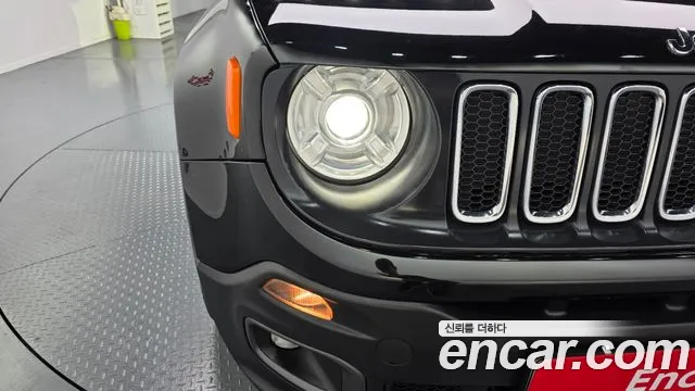 Jeep Renegade 2018 — фото 8