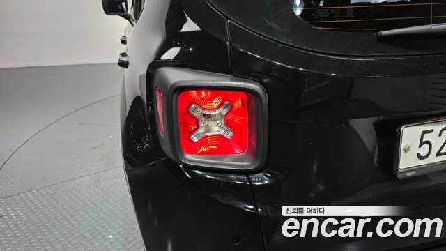 Jeep Renegade 2018 — фото 9