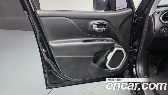 Jeep Renegade 2018 — фото 14