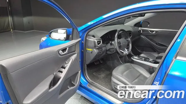 Hyundai Ioniq 2017 — фото 10