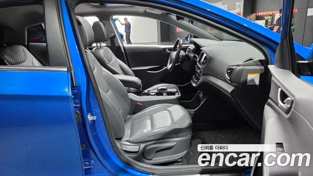 Hyundai Ioniq 2017 — фото 11