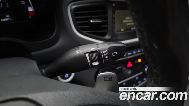 Hyundai Ioniq 2017 — фото 17