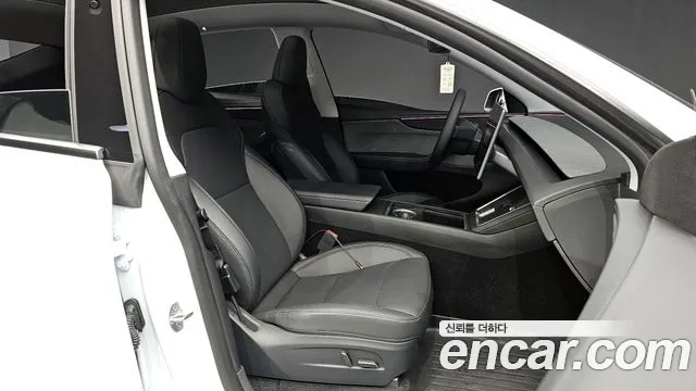 Tesla Model Y 2025 — фото 17