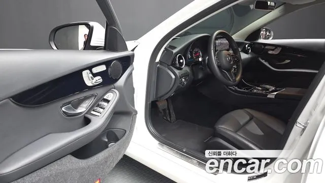 Mercedes-Benz C-Class 2019 — фото 16