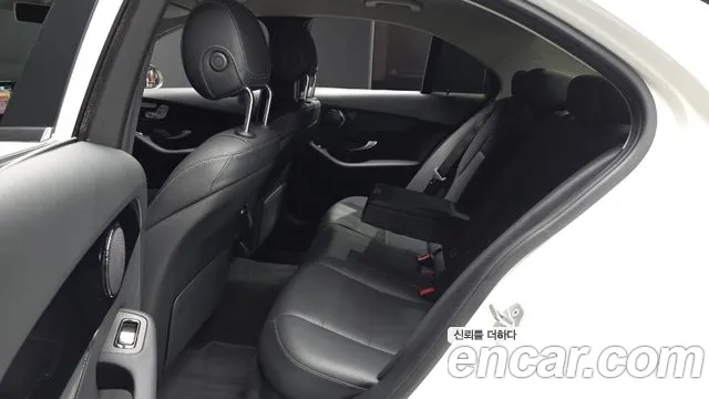 Mercedes-Benz C-Class 2019 — фото 17