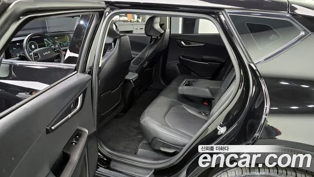 Kia EV6 2022 — фото 17