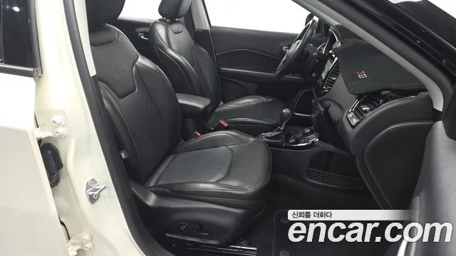Jeep Compass 2019 — фото 18
