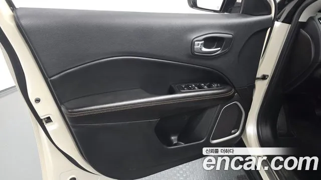 Jeep Compass 2019 — фото 14