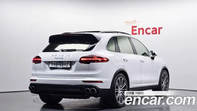 Porsche Cayenne 2015 — фото 1