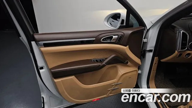 Porsche Cayenne 2015 — фото 13