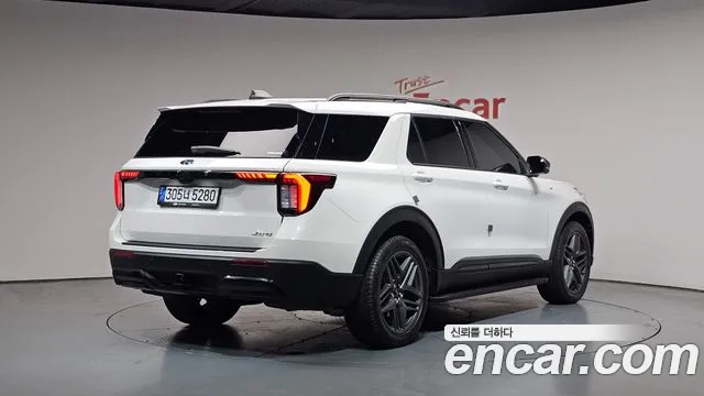 Ford Explorer 2025 — фото 1