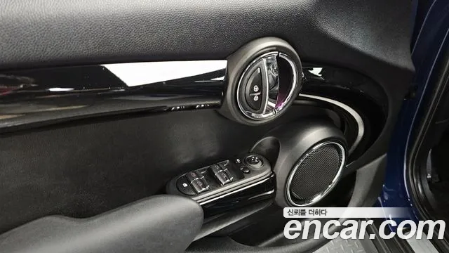 Mini Cooper 2018 — фото 19