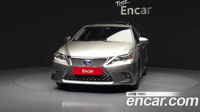 Lexus CT200h 2018 — фото 3