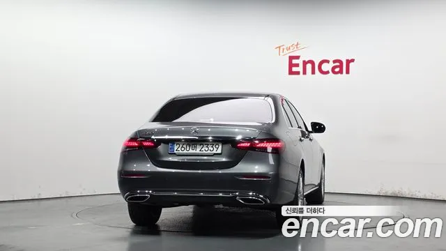Mercedes-Benz E-Class 2023 — фото 4
