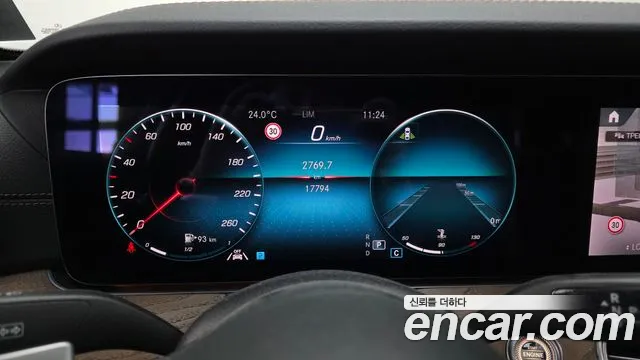 Mercedes-Benz E-Class 2023 — фото 11