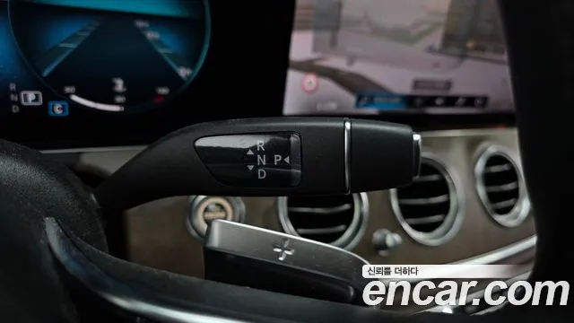 Mercedes-Benz E-Class 2023 — фото 12