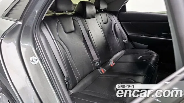 Hyundai AVANTE 2023 — фото 18