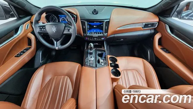 Maserati Levante 2017 — фото 10