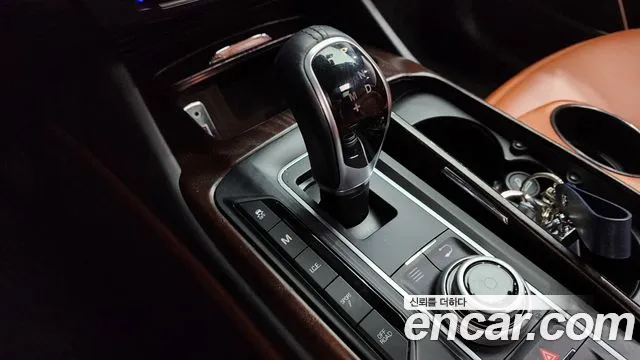 Maserati Levante 2017 — фото 12
