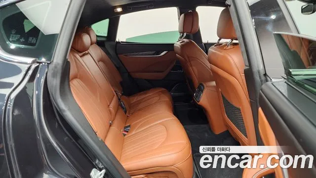 Maserati Levante 2017 — фото 17