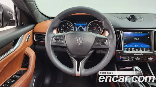 Maserati Levante 2017 — фото 19