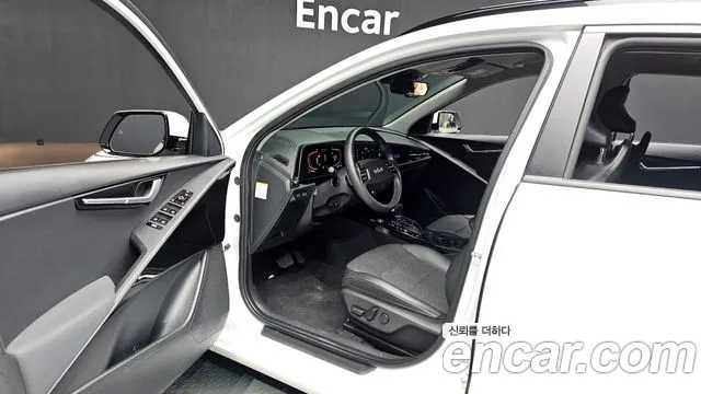 Kia Niro 2022 — фото 10