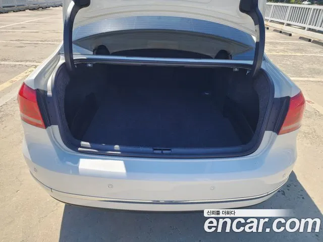 Volkswagen Passat 2015 — фото 12