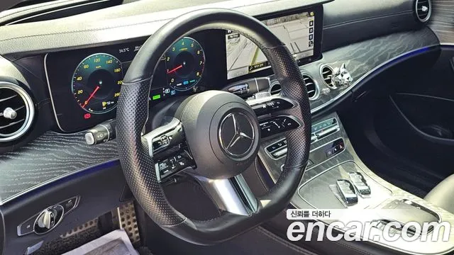 Mercedes-Benz E-Class 2021 — фото 17