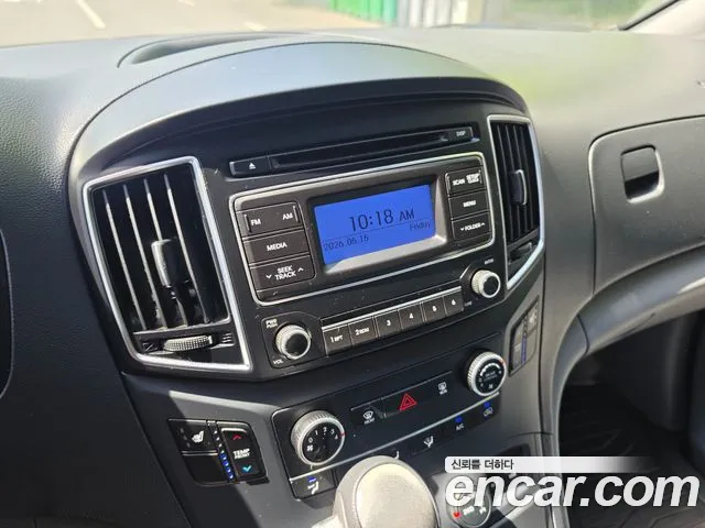 Hyundai Starex 2017 — фото 12