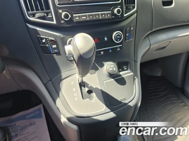Hyundai Starex 2017 — фото 13