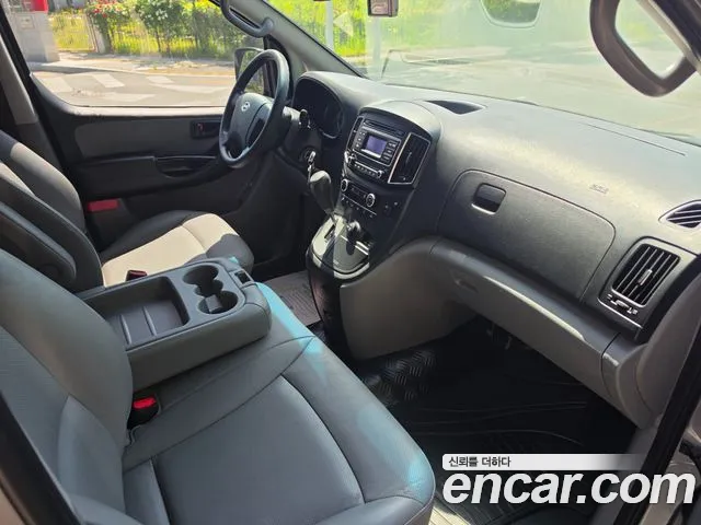 Hyundai Starex 2017 — фото 16