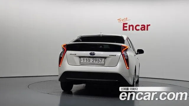 Toyota Prius 2018 — фото 4