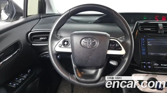 Toyota Prius 2018 — фото 13