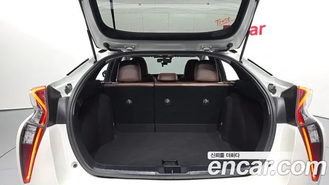 Toyota Prius 2018 — фото 20