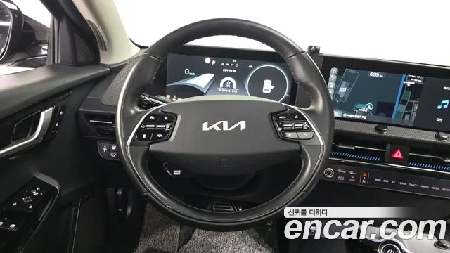 Kia EV6 2022 — фото 19