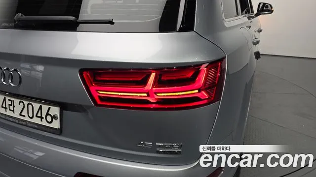 Audi Q7 2019 — фото 8