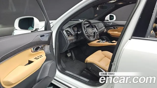 Volvo XC90 2023 — фото 13
