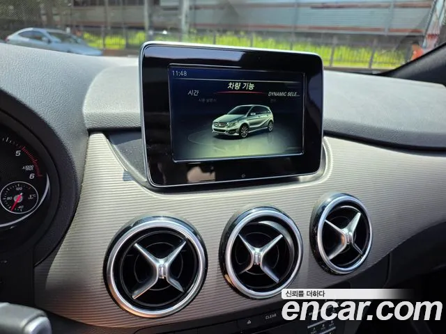 Mercedes-Benz B-Class 2017 — фото 10
