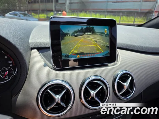 Mercedes-Benz B-Class 2017 — фото 11