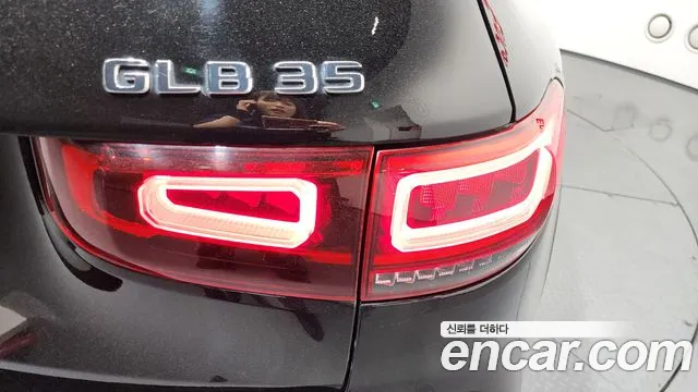 Mercedes-Benz GLB-Class 2023 — фото 9