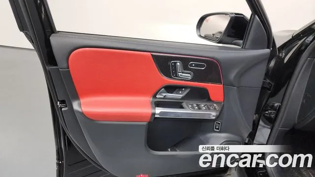 Mercedes-Benz GLB-Class 2023 — фото 14
