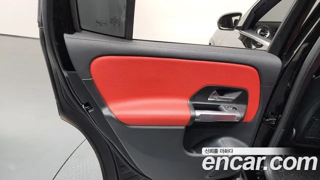 Mercedes-Benz GLB-Class 2023 — фото 15