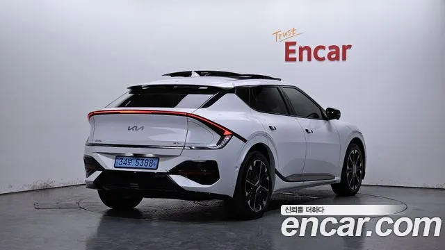 Kia EV6 2025 — фото 1