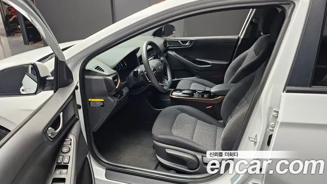 Hyundai Ioniq 2018 — фото 13