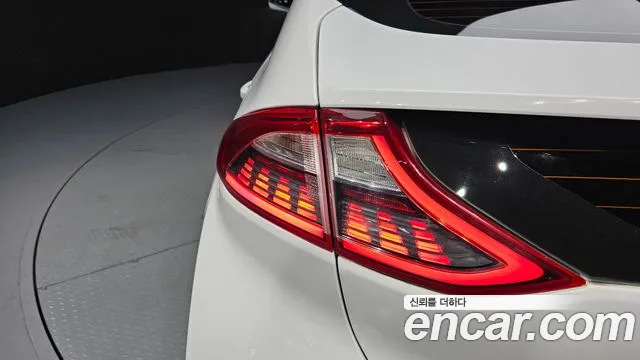 Hyundai Ioniq 2018 — фото 9
