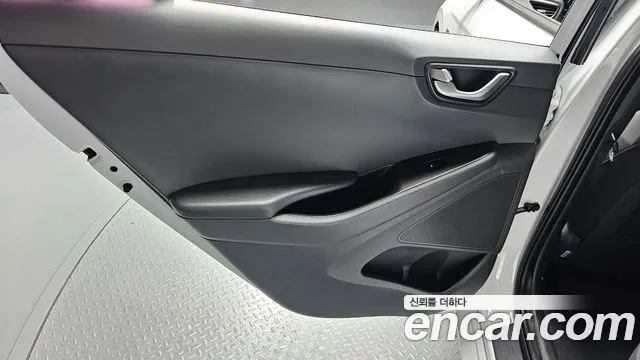 Hyundai Ioniq 2018 — фото 15